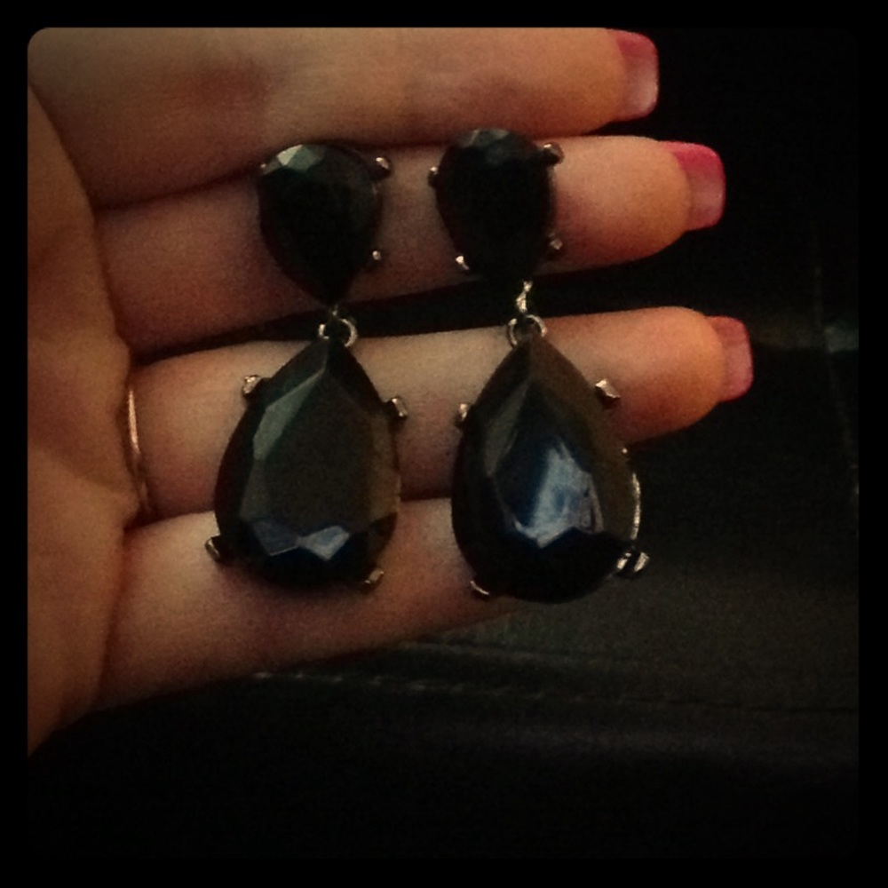 Black tear drop stone earrings